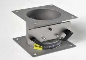 Magnet separator for products in free flow