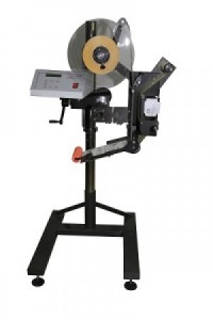 Labelling machine for low speeds