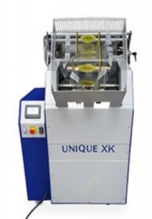 A medium  range semi automatic Flow Pack machine